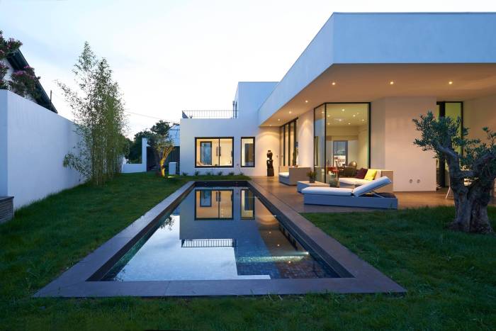 Modern house design with pool