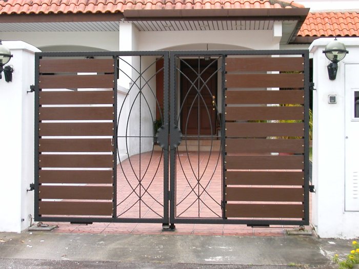 House and gate design