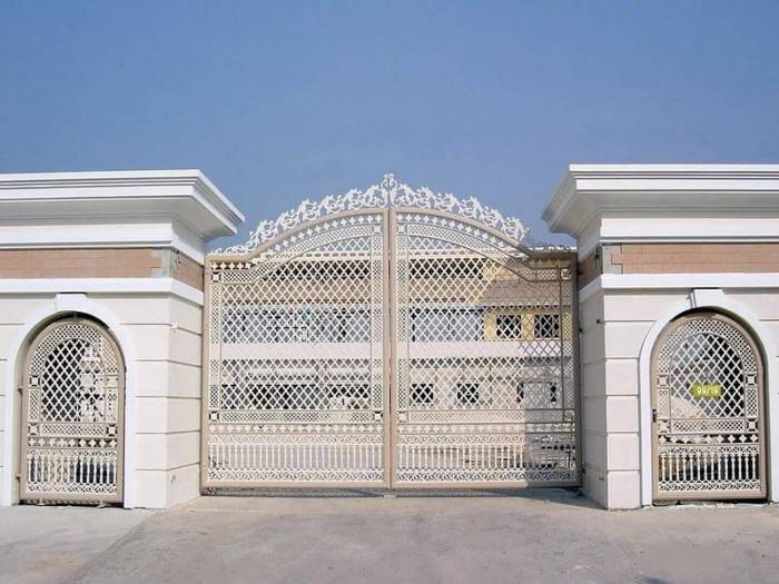 House and gate design