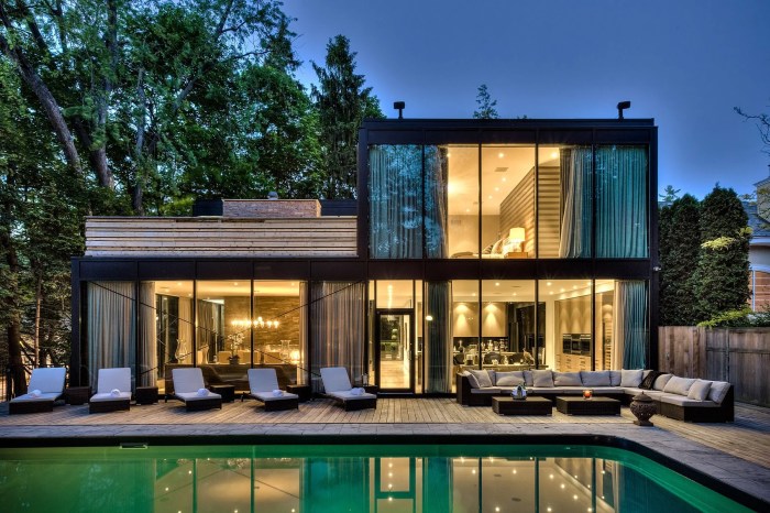 Contemporary glass house design