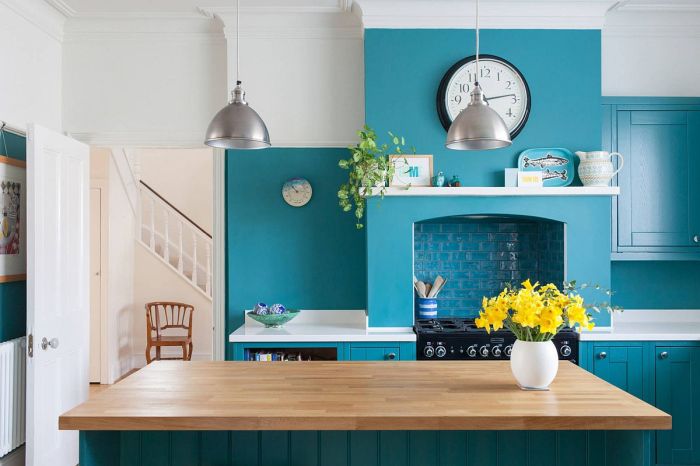 Turquoise decor for kitchen