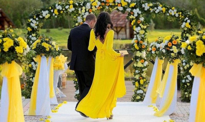 Yellow and blue dress for wedding