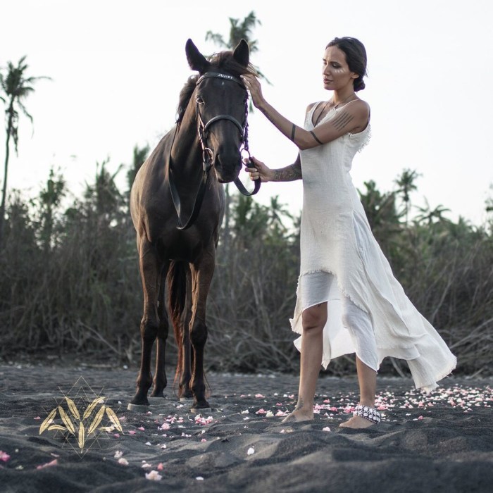 Beach wedding dress off white